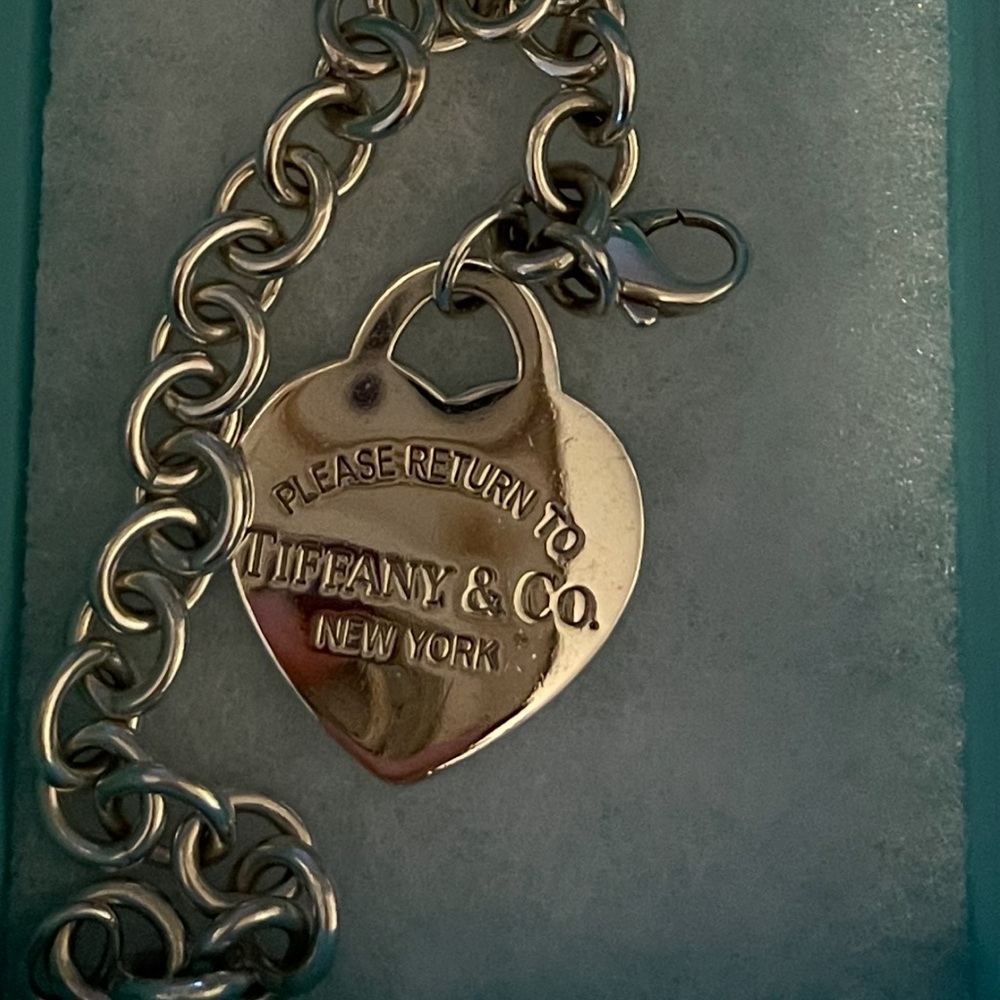 Tiffany & Co. Silver XL Heart Bracelet - Picture 2 of 5
